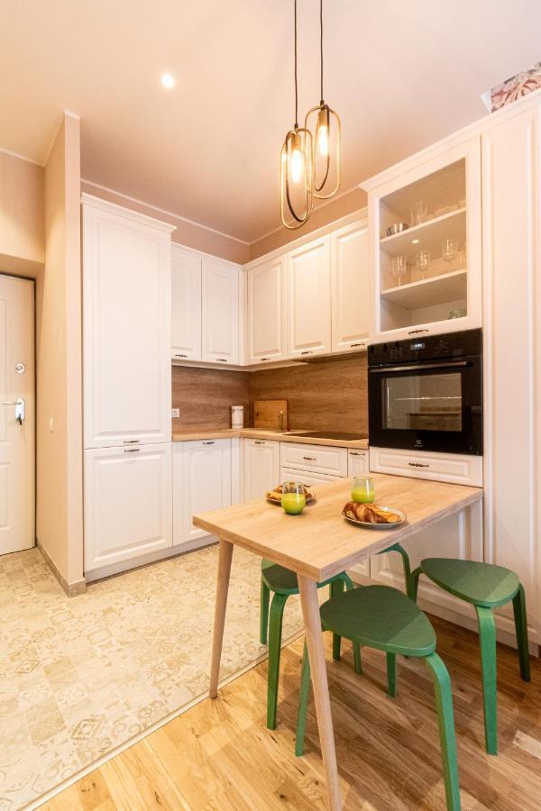 Black Gate - Quiet Studio In The Heart Of Old Town With Free Private Secured Parking Brașov Exterior foto