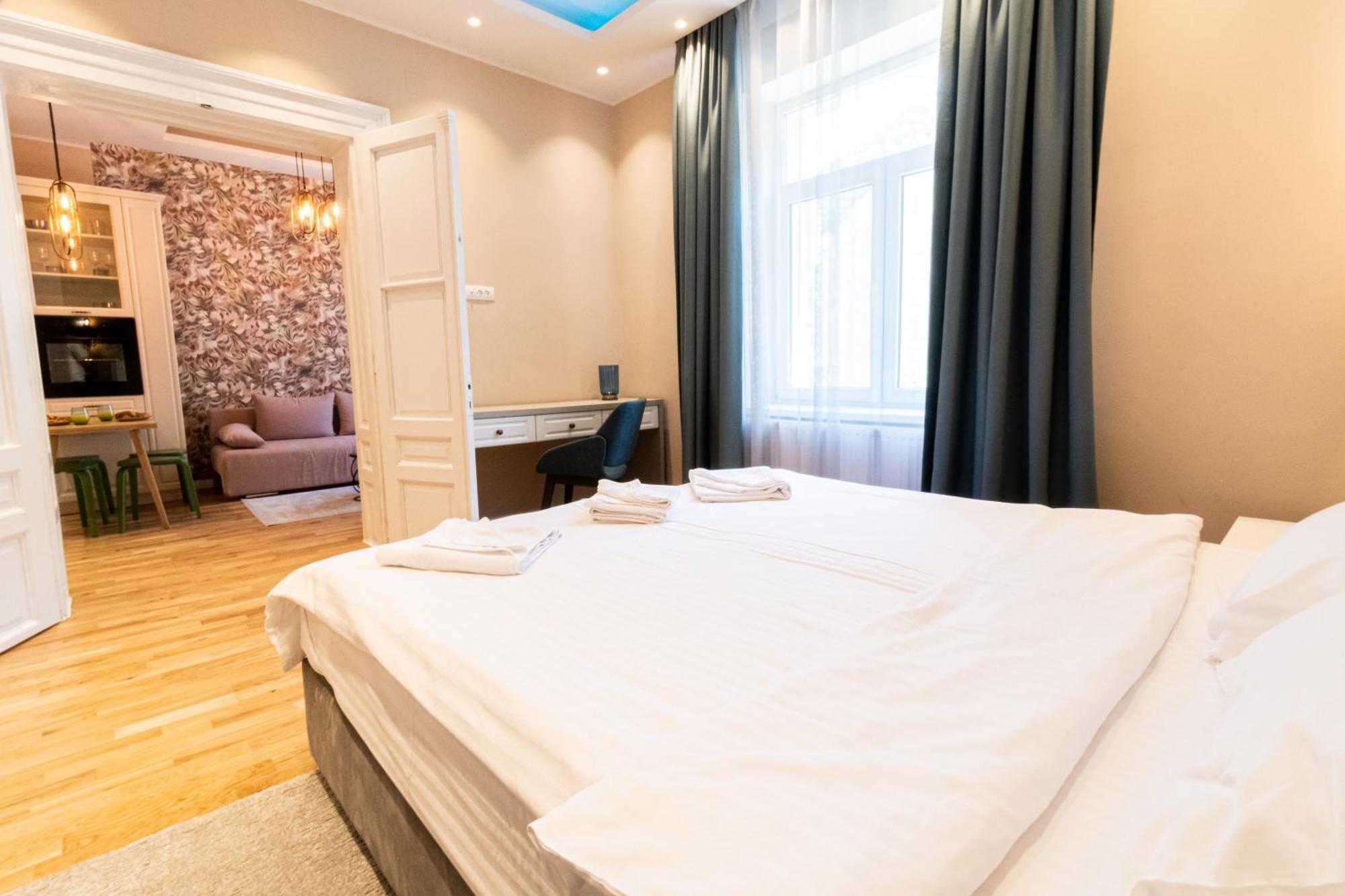 Black Gate - Quiet Studio In The Heart Of Old Town With Free Private Secured Parking Brașov Exterior foto