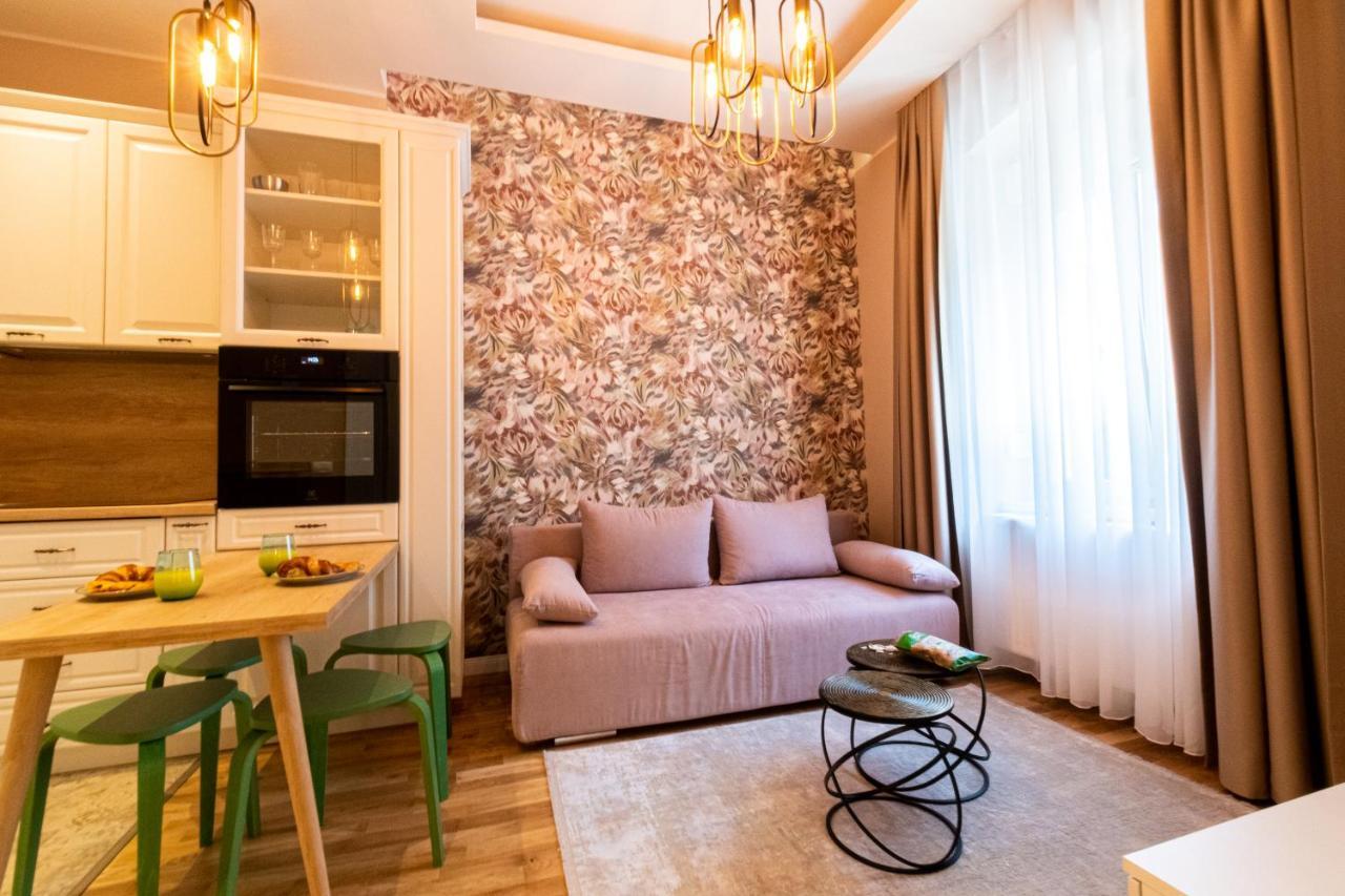 Black Gate - Quiet Studio In The Heart Of Old Town With Free Private Secured Parking Brașov Exterior foto